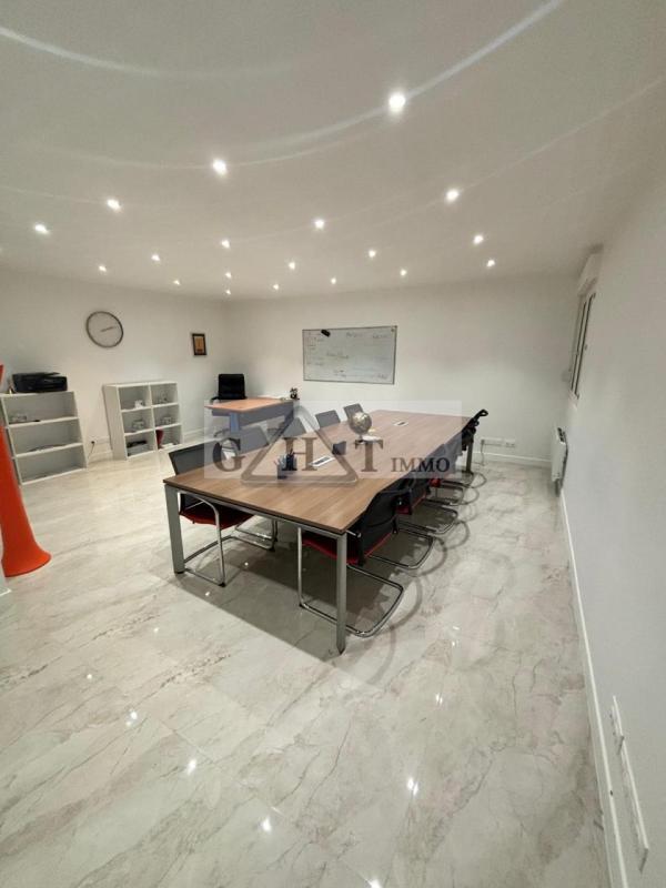 Entrepôt - 1 170 m²