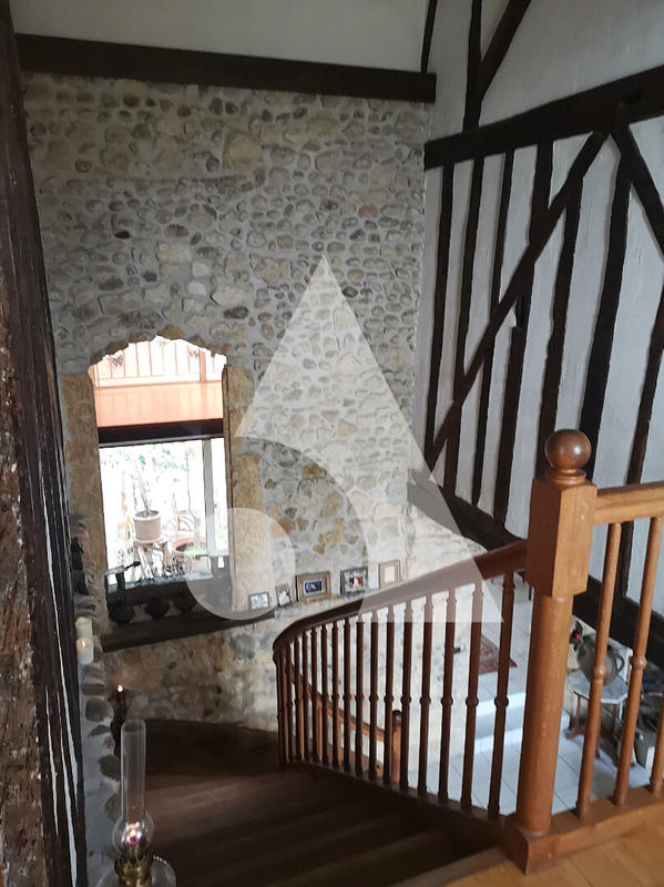 Maison - 260 m² - 7 pièces