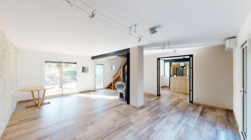 Maison - 228 m² - 9 pièces