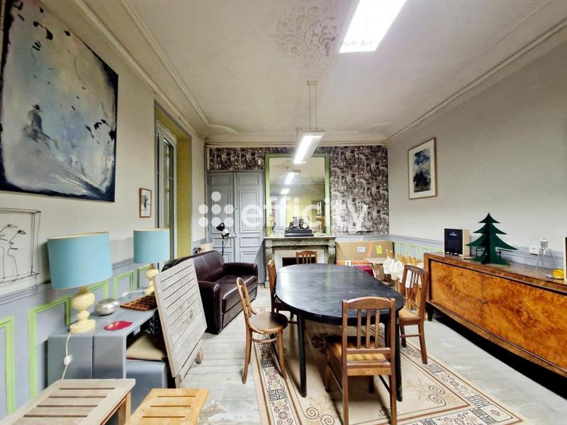 Maison - 335 m² - 12 pièces