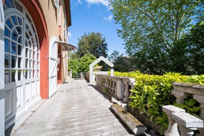 Maison - 250 m² - 7 pièces