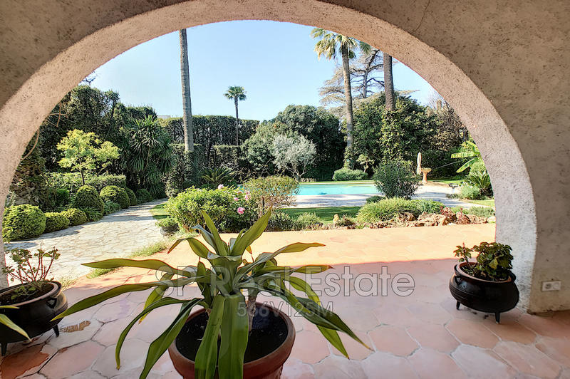 Maison - 380 m² - 10 pièces