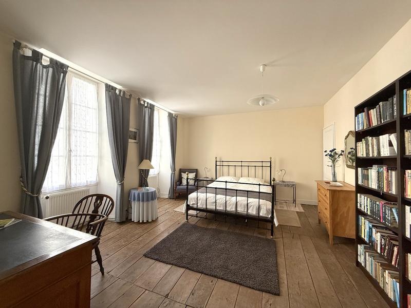 Maison - 238 m² - 7 pièces