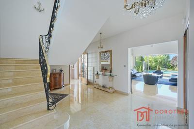Villa - 248 m² - 8 pièces