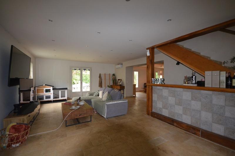 Maison - 248 m² - 6 pièces