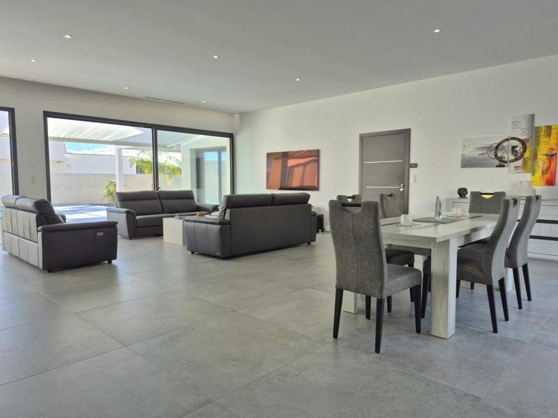 Maison - 232 m² - 6 pièces