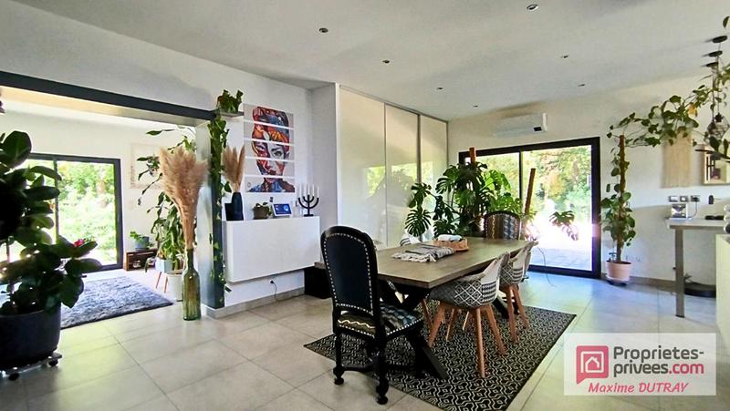 Maison - 210 m² - 6 pièces