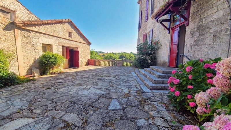 Demeure - 427 m² - 15 pièces