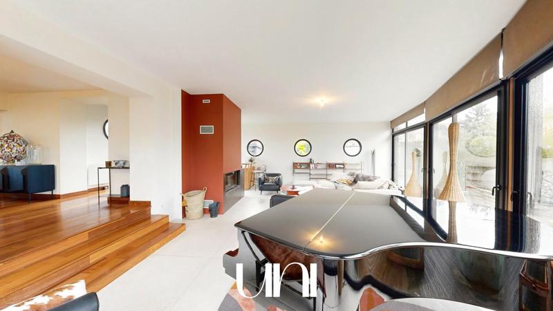 Maison - 210 m² - 6 pièces