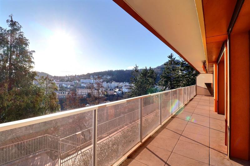 Appartement - 144 m² - 7 pièces