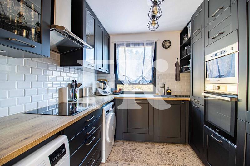 Appartement - 144 m² - 6 pièces