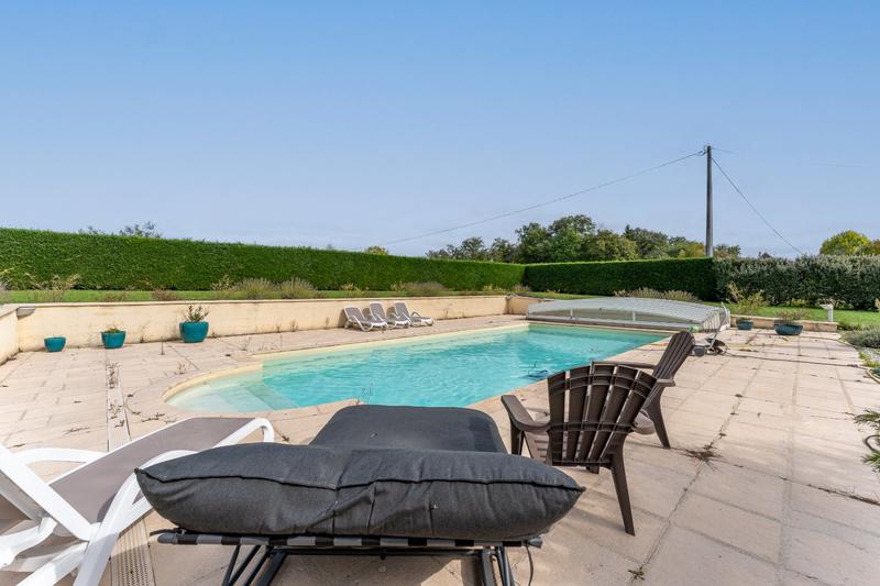 Maison - 181 m² - 7 pièces