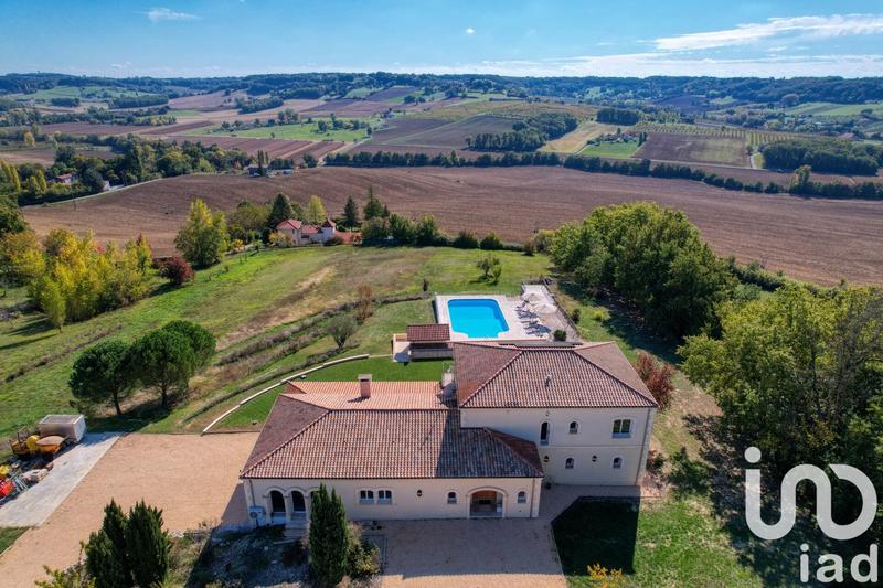 Maison - 485 m² - 10 pièces