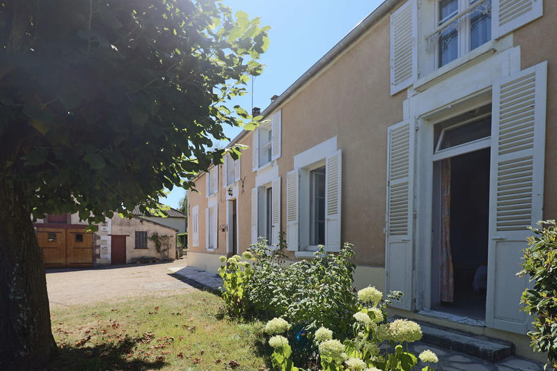 Propriété - 161 m² - 6 pièces