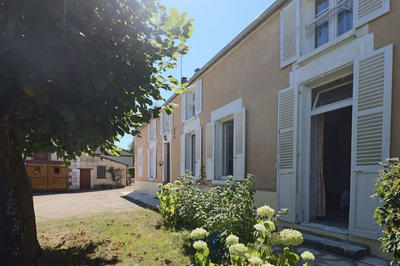 Propriété - 161 m² - 6 pièces