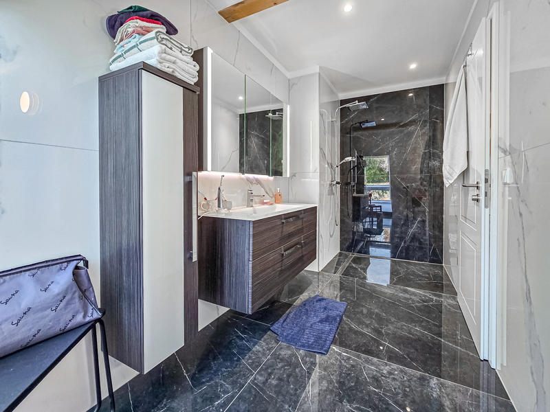 Maison - 305 m² - 6 pièces