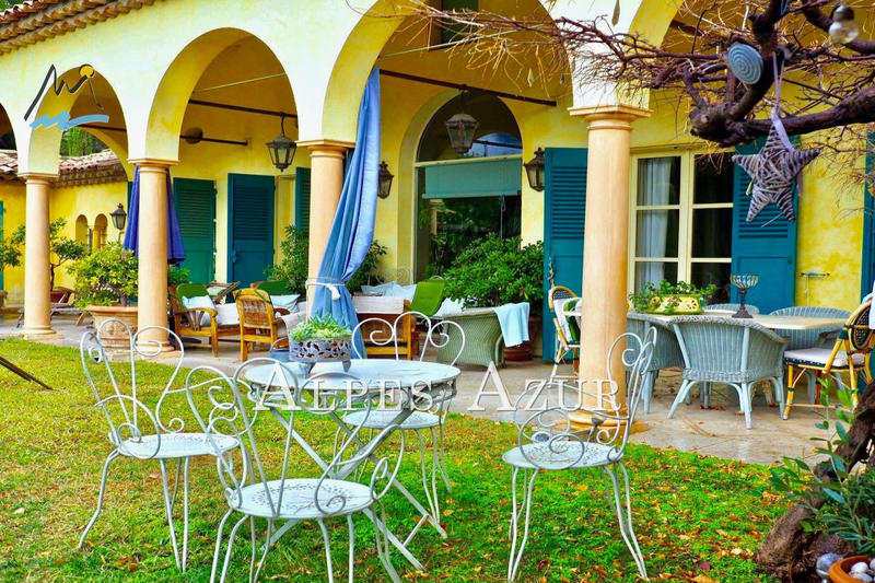 Villa - 251 m² - 5 pièces