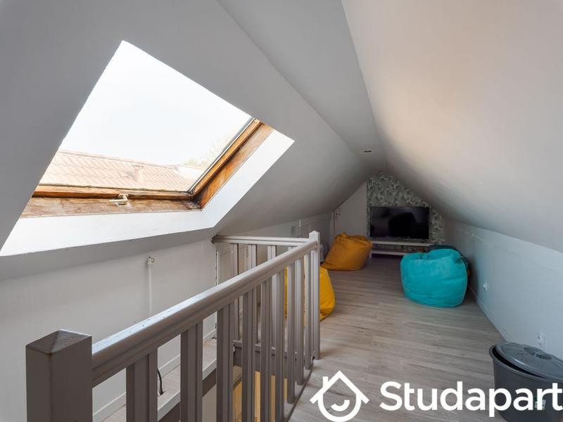 Chambre - 80 m² - 1 pièce