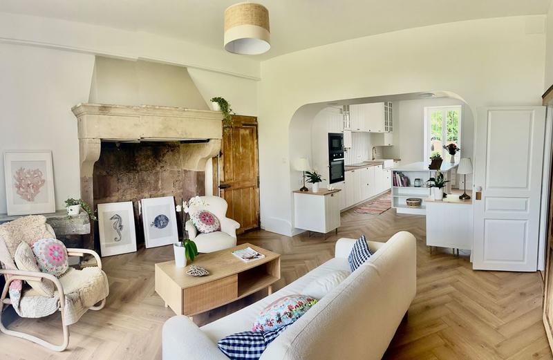 Maison - 220 m² - 8 pièces