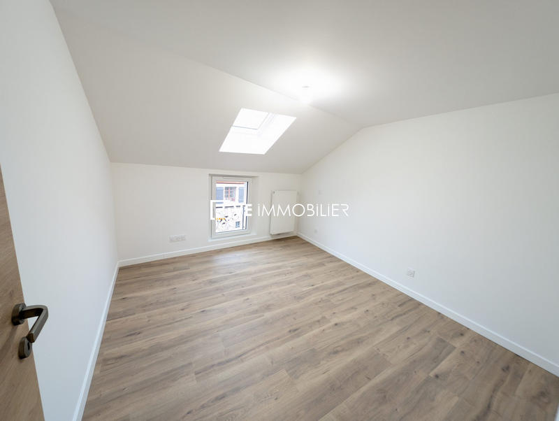 Maison - 241 m² - 7 pièces