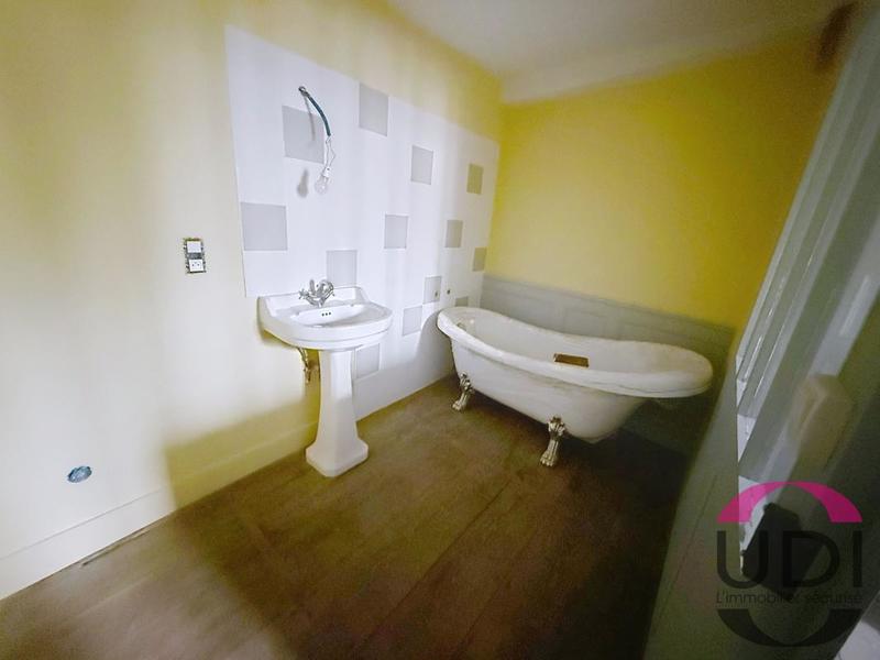 Maison en pierre - 74 m² - 2 pièces