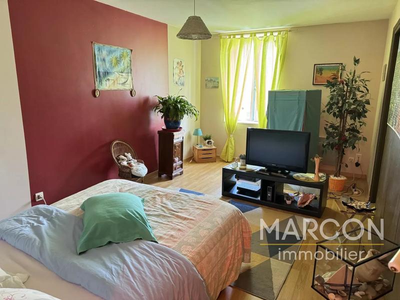 Propriété - 239 m² - 9 pièces