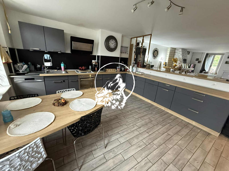 Maison - 297 m² - 9 pièces