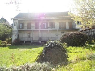 Propriété - 305 m² - 13 pièces