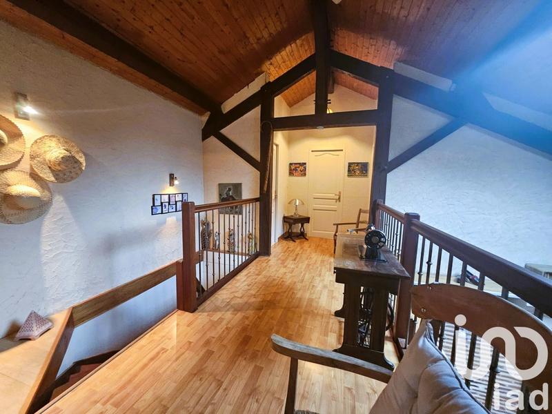 Maison - 263 m² - 9 pièces