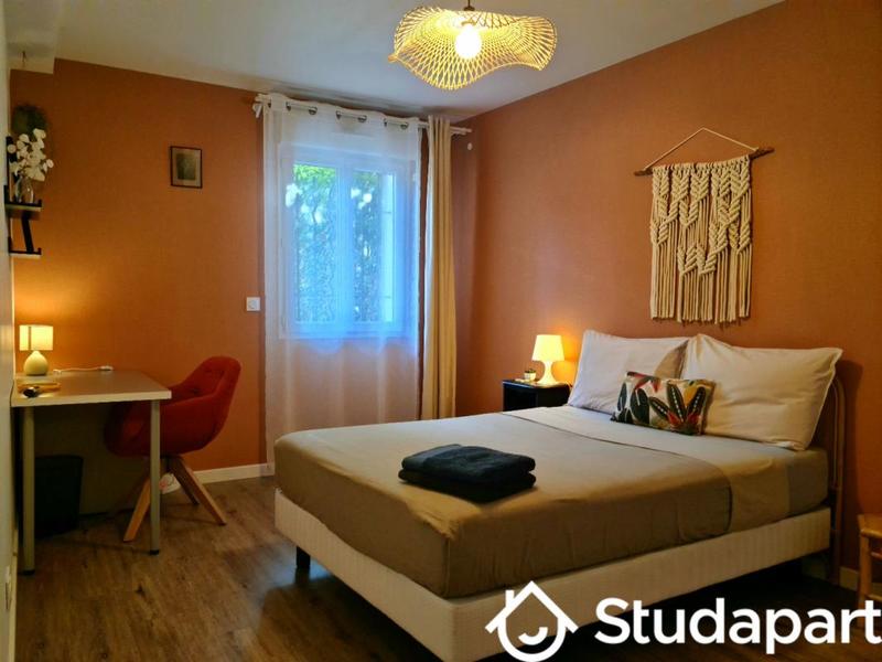 Chambre - 11 m² - 1 pièce