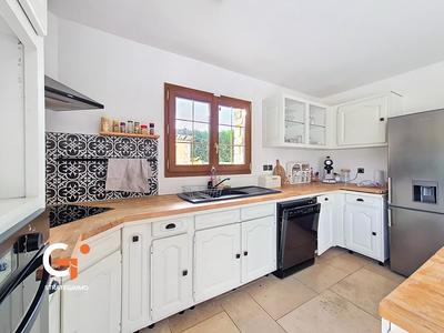 Maison - 260 m² - 6 pièces