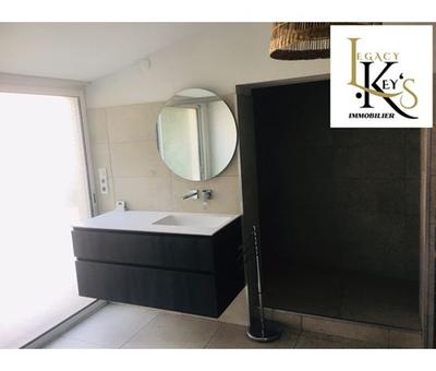 Maison traditionnelle - 149 m² - 8 pièces