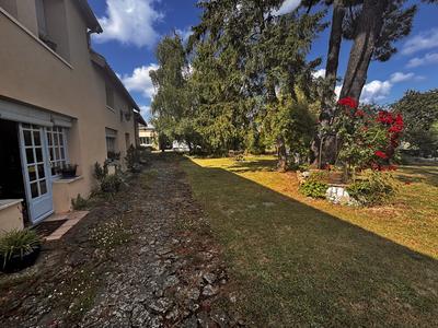 Maison - 254 m² - 8 pièces