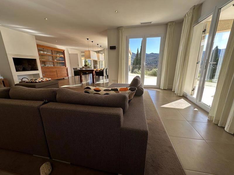 Maison - 212 m² - 6 pièces