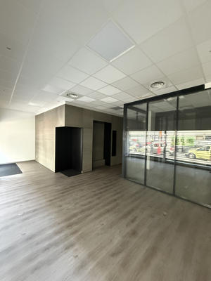 Local commercial - 96 m² - 5 pièces