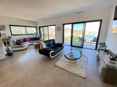 Maison - 250 m² - 5 pièces