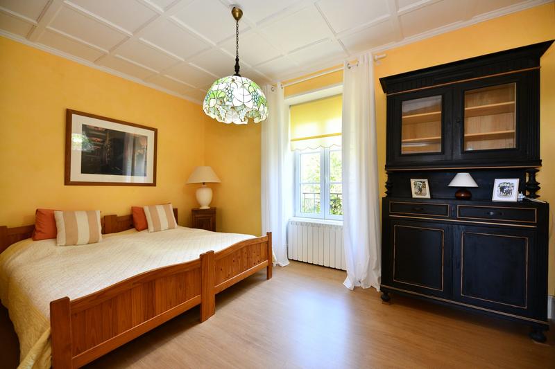 Maison - 390 m² - 12 pièces