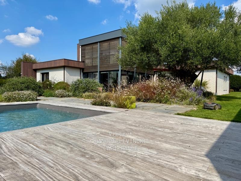 Maison - 245 m² - 9 pièces