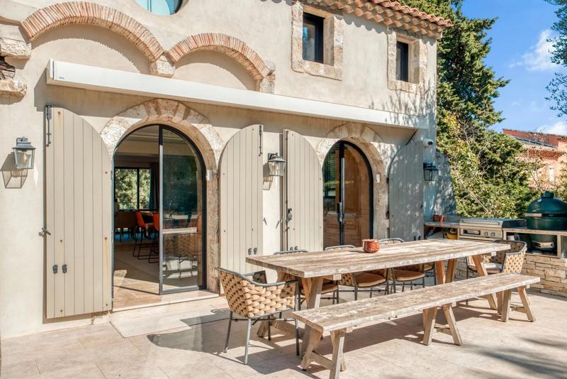 Villa - 265 m² - 6 pièces