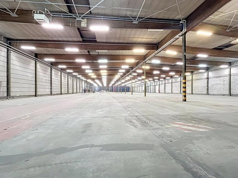 Entrepôt - 3 300 m²