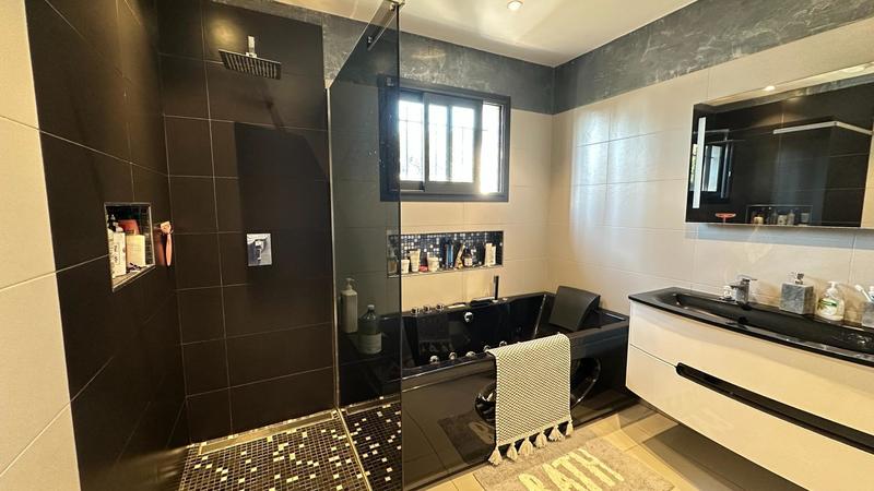 Maison - 200 m² - 6 pièces