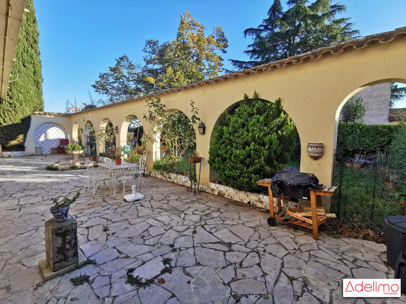 Mas - 1 582 m² - 15 pièces