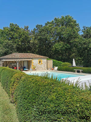 Maison - 207 m² - 6 pièces