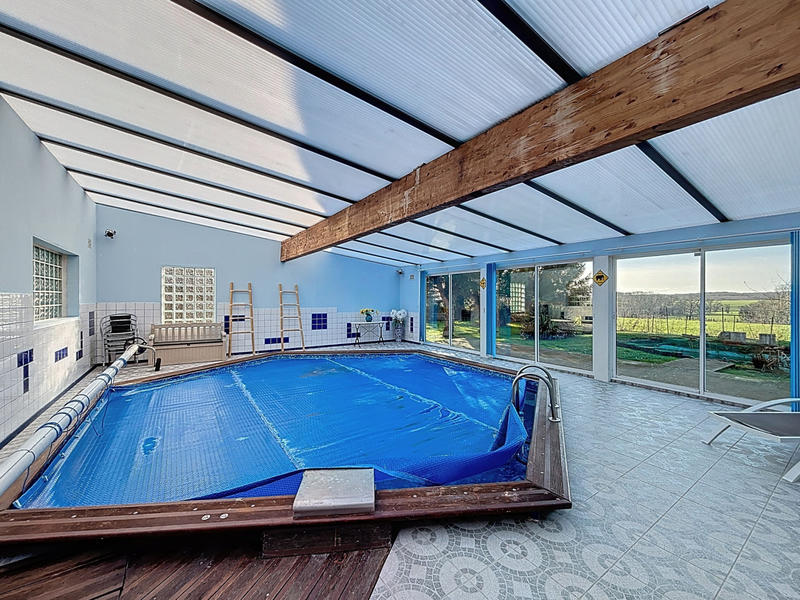 Maison - 240 m² - 8 pièces