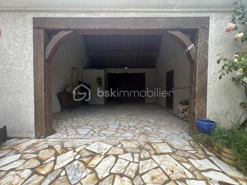 Demeure - 250 m² - 6 pièces