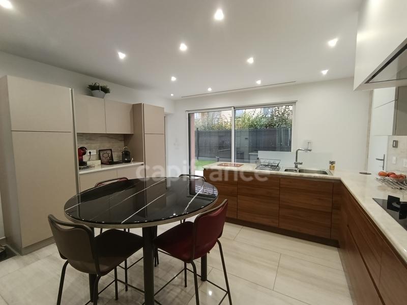 Villa - 376 m² - 11 pièces