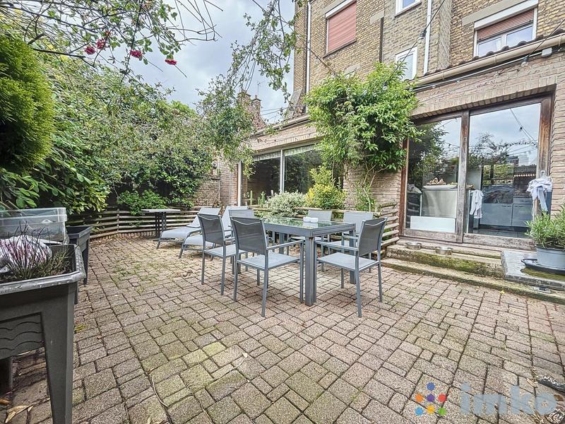 Maison - 233 m² - 7 pièces