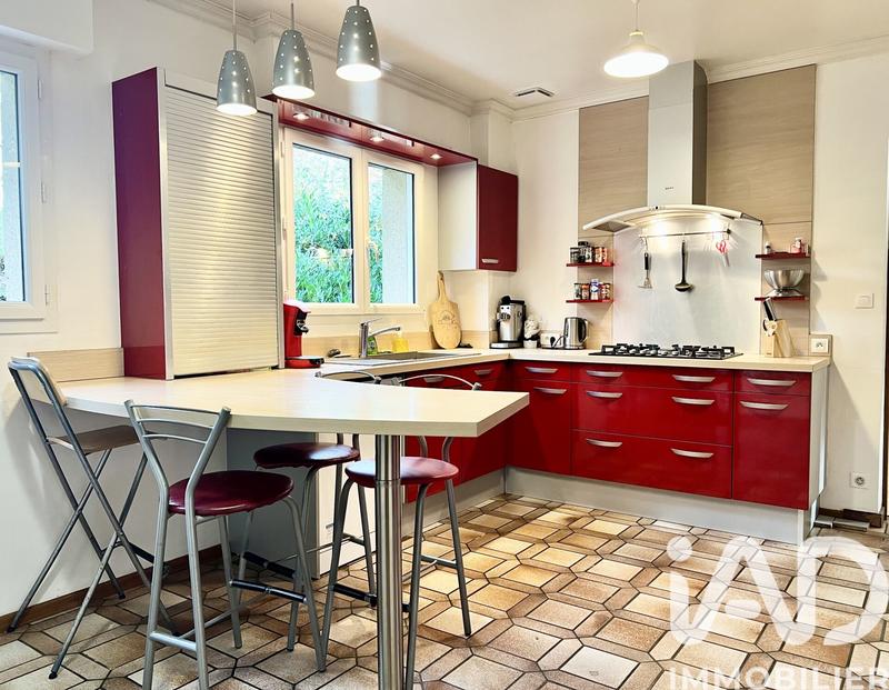 Maison - 235 m² - 7 pièces