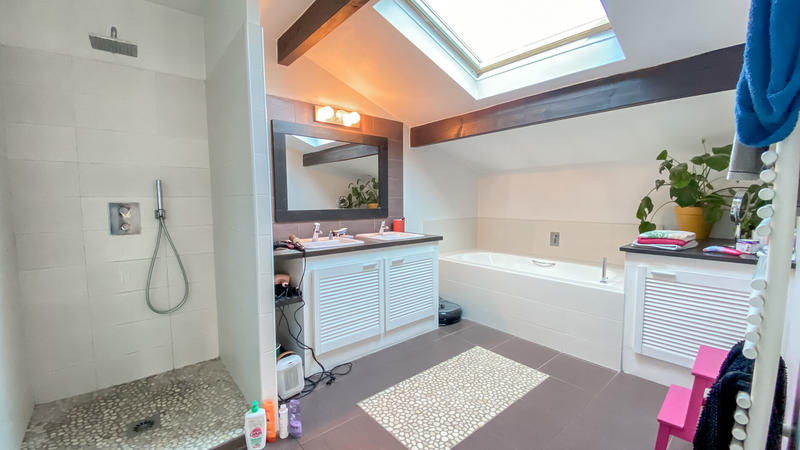 Maison - 250 m² - 7 pièces