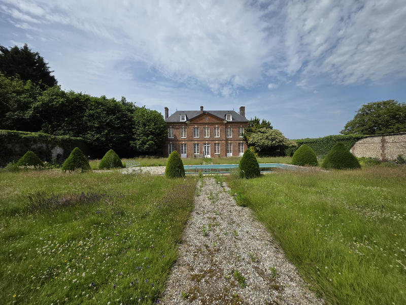 Propriété - 222 m² - 6 pièces